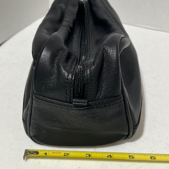 Black Faux Leather Kenneth Cole Reaction Men's Toiletry Zip Bag 9"x4"x4.5" - Picture 12 of 15